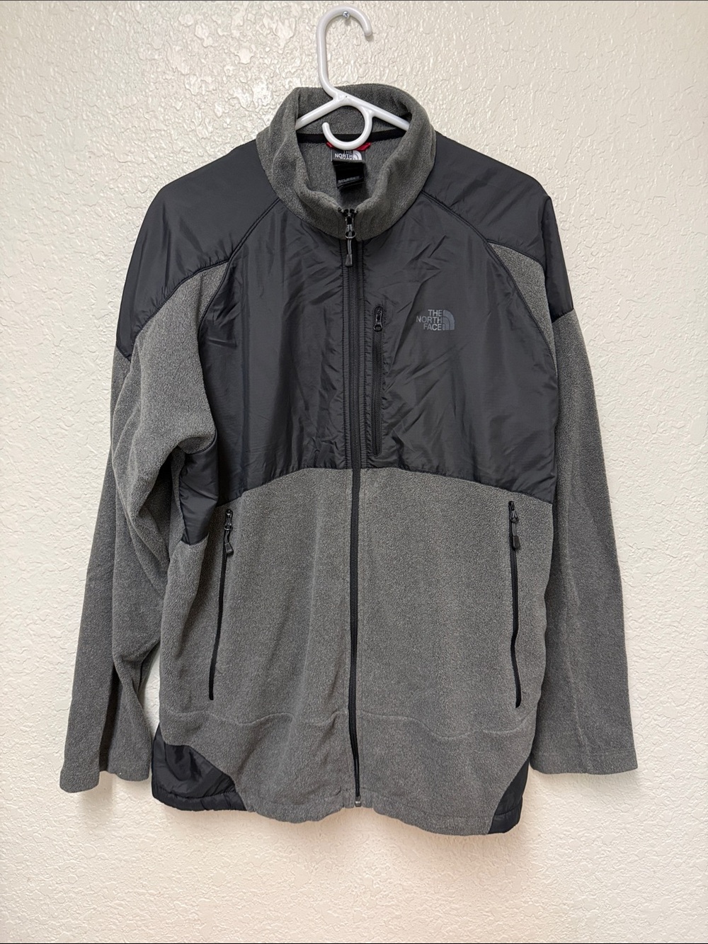THE NORTH FACE Men’s Gray and Black Fleece Jacket Size XL